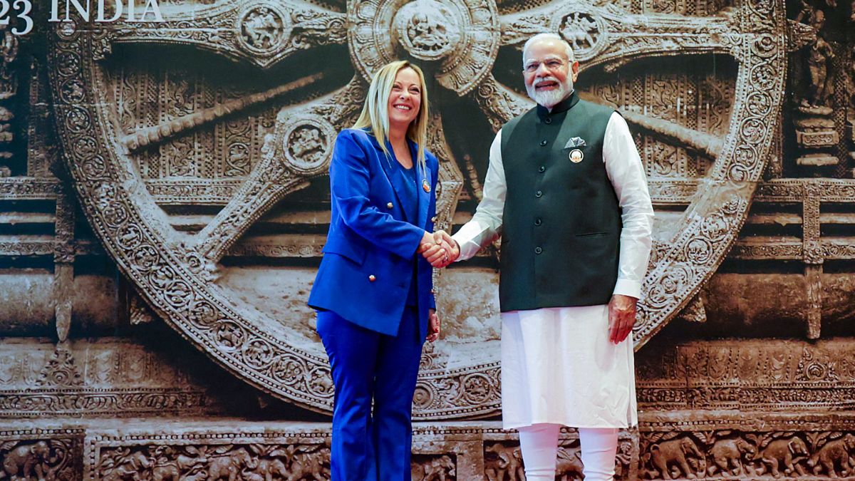 Italian Prime Minister Giorgia Meloni likely to invite India as a guest to the G7 summit in Italy scheduled for June. G7 comprises of nations like: US, Britain, Canada, France, Germany, Italy, Japan & the European Union. #PMModi #Italy #PrimeMinister #GiorgiaMeloni #G7