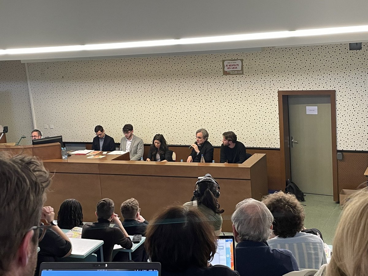 Riss, Laure Daussy et Yovan Simovic de Charlie Hebdo en conférence à Strasbourg hier. La liberté, quoi qu’il en coûte… #jesuischarlie #charliehebdo #libertédelapresse