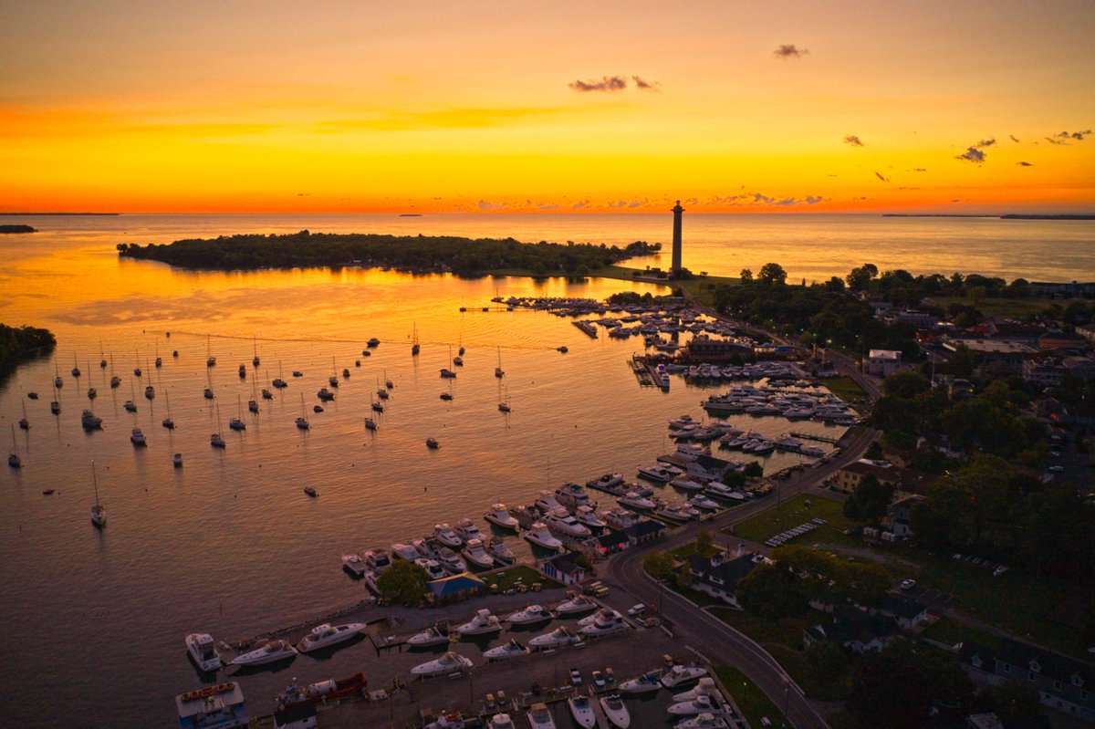 Happy #FF @KentWildlife @KimNewloveVO @Cheritech @SEVHistory @ErinAshleyWX @yochum @CleSportsTwist @tallshipwindy @ToniPatton @kencaillat @BCTime_Out @raehanbobby @MomItForward @TroyPattee @robinettemusic @EdddieGreatLakes 📸 summer vibe, @PUT_IN_BAY #OhioTheHeartofitAll