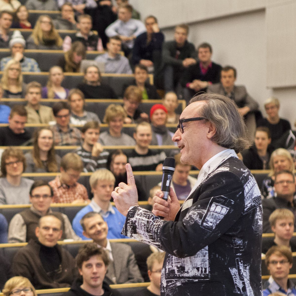 If a physicist and a philosopher were to meet in Otaniemi, what do you think they would talk about? Baroque music, obviously! aalto.fi/en/news/olli-i…