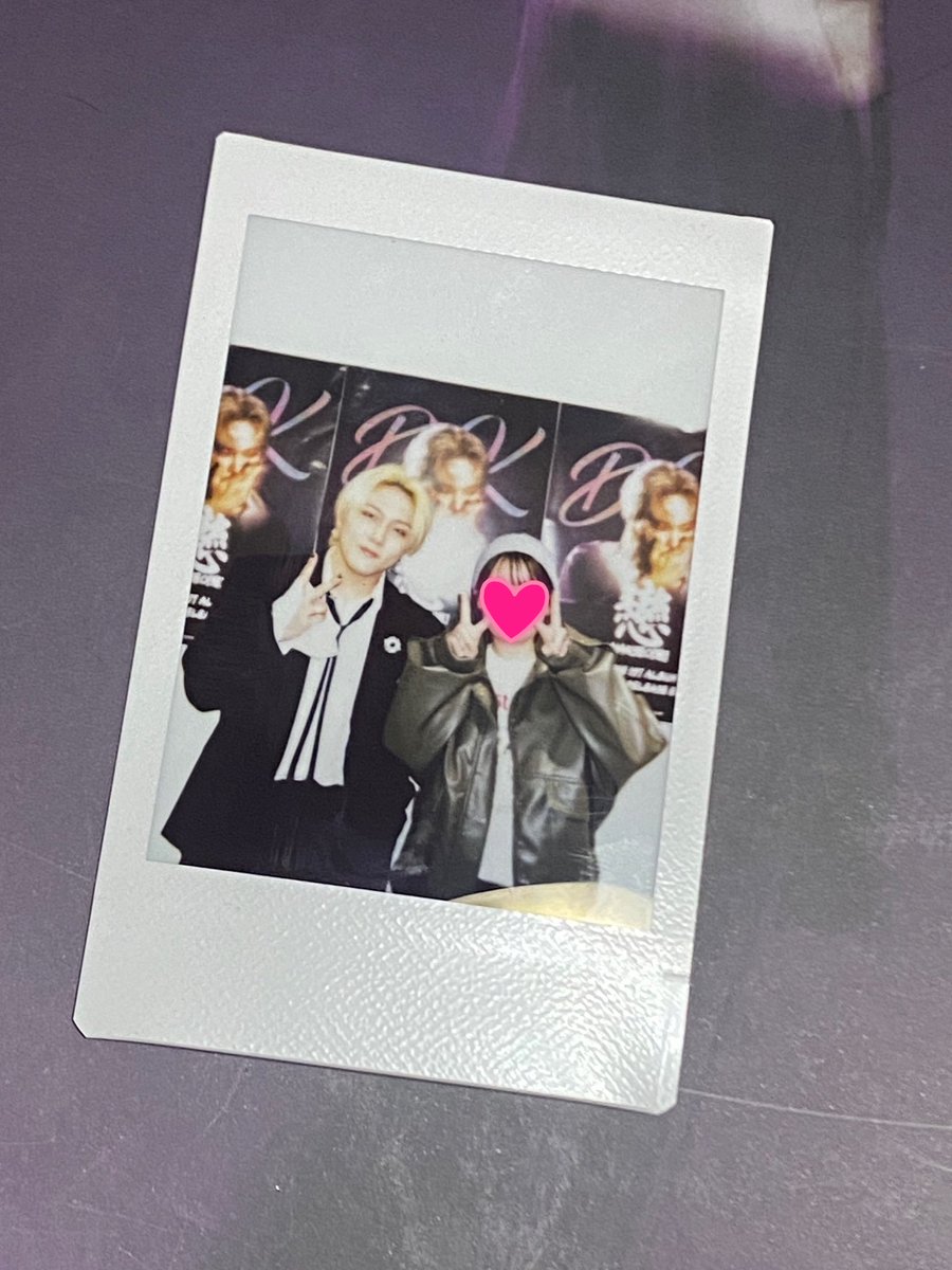 Dontaag's tweet photo. 【ドンヒョク リリイベ福岡】
久しぶりにドンちゃんが我が地元に来てくれて嬉しかったしサイン会からのチェキ会で緊張しすぎて、どうかなりそうでしたが無事終わってホッ🥲💘
ざっとしたレポですが書いてみた✍️
キムドンヒョク最高ぅ！！！！！
@D_dong_ii  
#DK_1ST_SOLO_NAKSEO https://t.co/B5R4yFlOMI