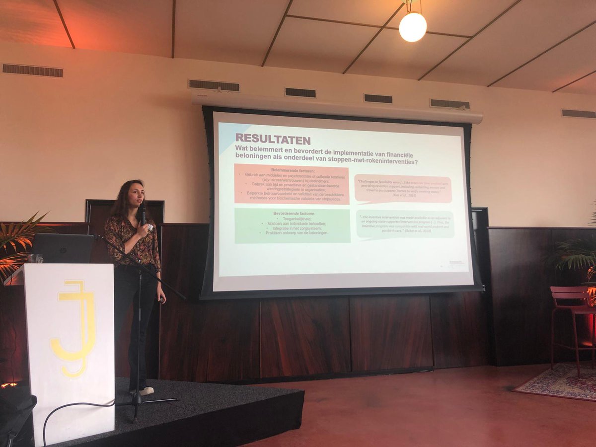 @ Linda van der Spek (Erasmus MC) vertelt over bevorderende en belemmerende factoren van financiële beloningen en @Rükiye Turkeli (LUMC) benadrukt het belang van autonomie en identiteit tijdens de inspirerende sessie 'Stoppen met roken en ouders'! #NNvT2024