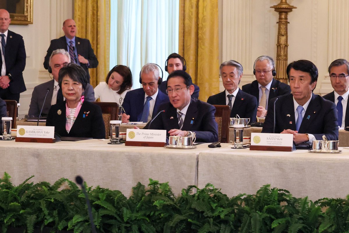 On April 11, PM Kishida, who is visiting Washington, D.C., held a Japan-U.S.-Philippines Summit with the Honorable Joseph R. Biden, Jr., President of the USA and H.E. Ferdinand R. Marcos, Jr., President of the Republic of the #Philippines. #US Overview👉mofa.go.jp/s_sa/sea2/ph/p…