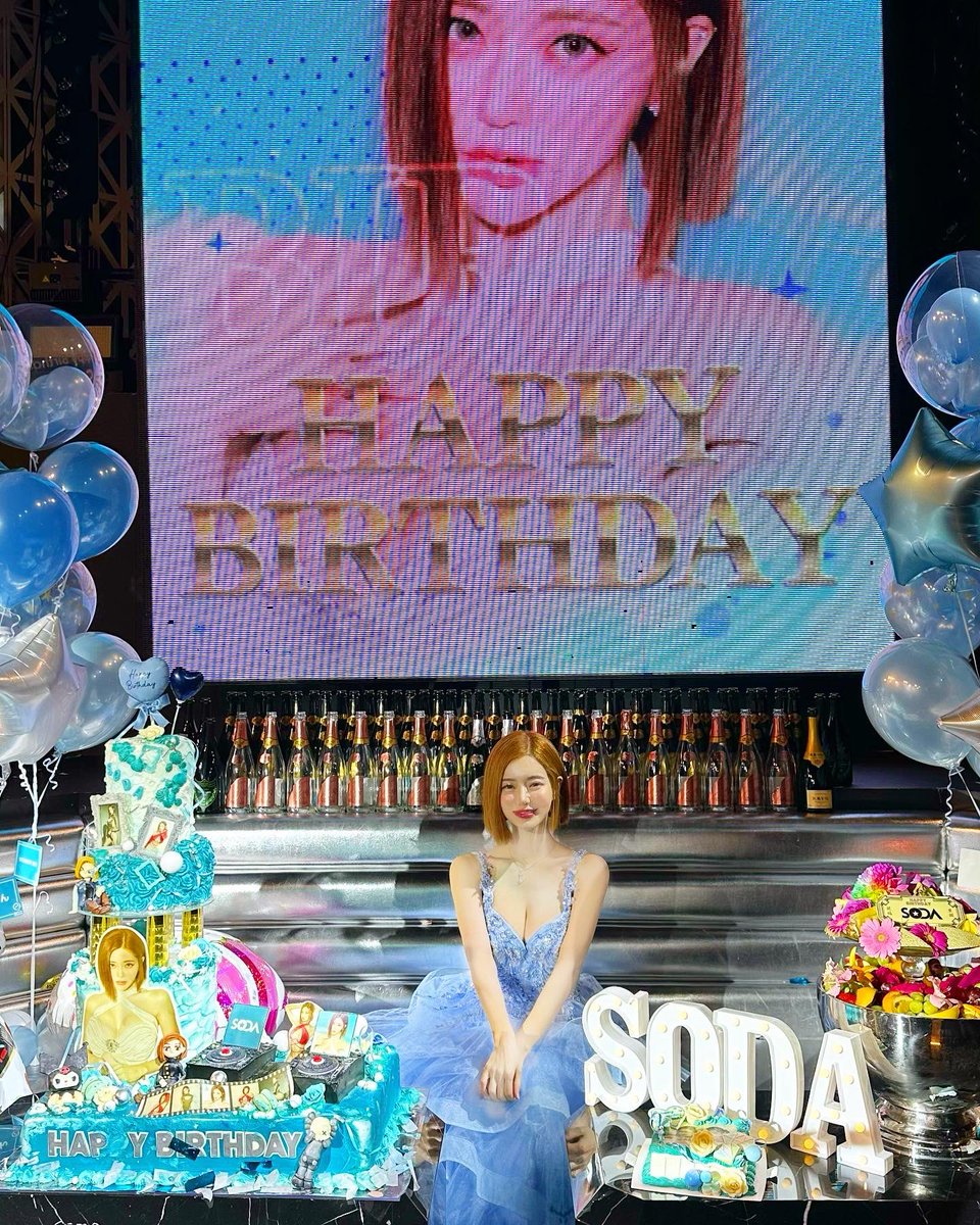 誕生日当日、昼には写真集のファンサイン会を開催し、夜には公演を行いました。これほど多くの人々と華やかな誕生日を過ごしたのは初めてで、来てくれた皆さんに心から感謝しています。遠くから祝福を送ってくれた方々にも本当に感謝しています。皆さんを忘れず、親切に報いることを約束します！🥹🙏🏻💕