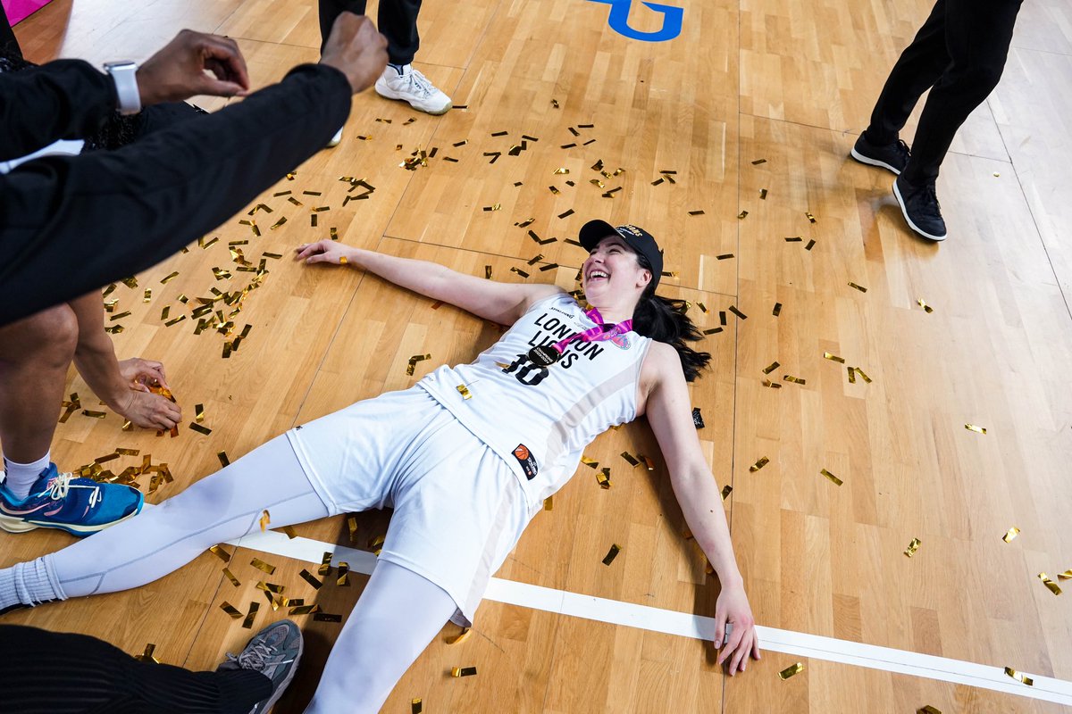 Soaking it all in… 🤯🏆❤️ @GustafsonMeg10 | #WeAreLondon #EuroCupWomen #HearOurRoar