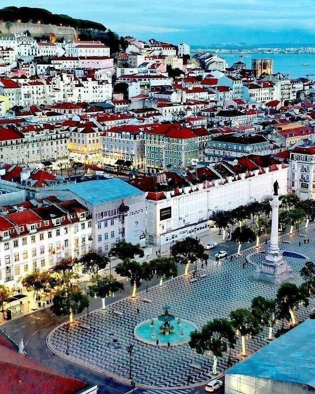 Lisboa ❤ 
.
.
.
➢ Credit 👉🏆📸 kate.wanderinglife
⭐⭐⭐ 
#portugal 
#portugalalive #portugal_lovers #portugaligers #wu_portugal #portugal_em_fotos #ok_portugal #portugalframes #amar_portugal #icu_portugal#ig_portugal #super_portugal #lisboalovers #lisboacool  #lisbonne#lisboa