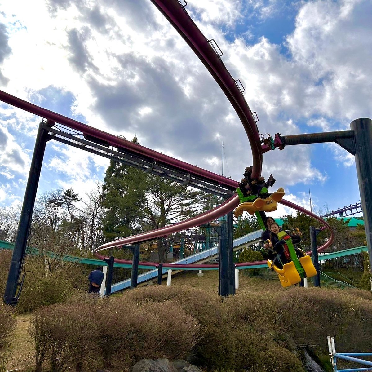 🦇🎢6年ぶりに日本唯一の吊り下げ式タンデムコースター「バット