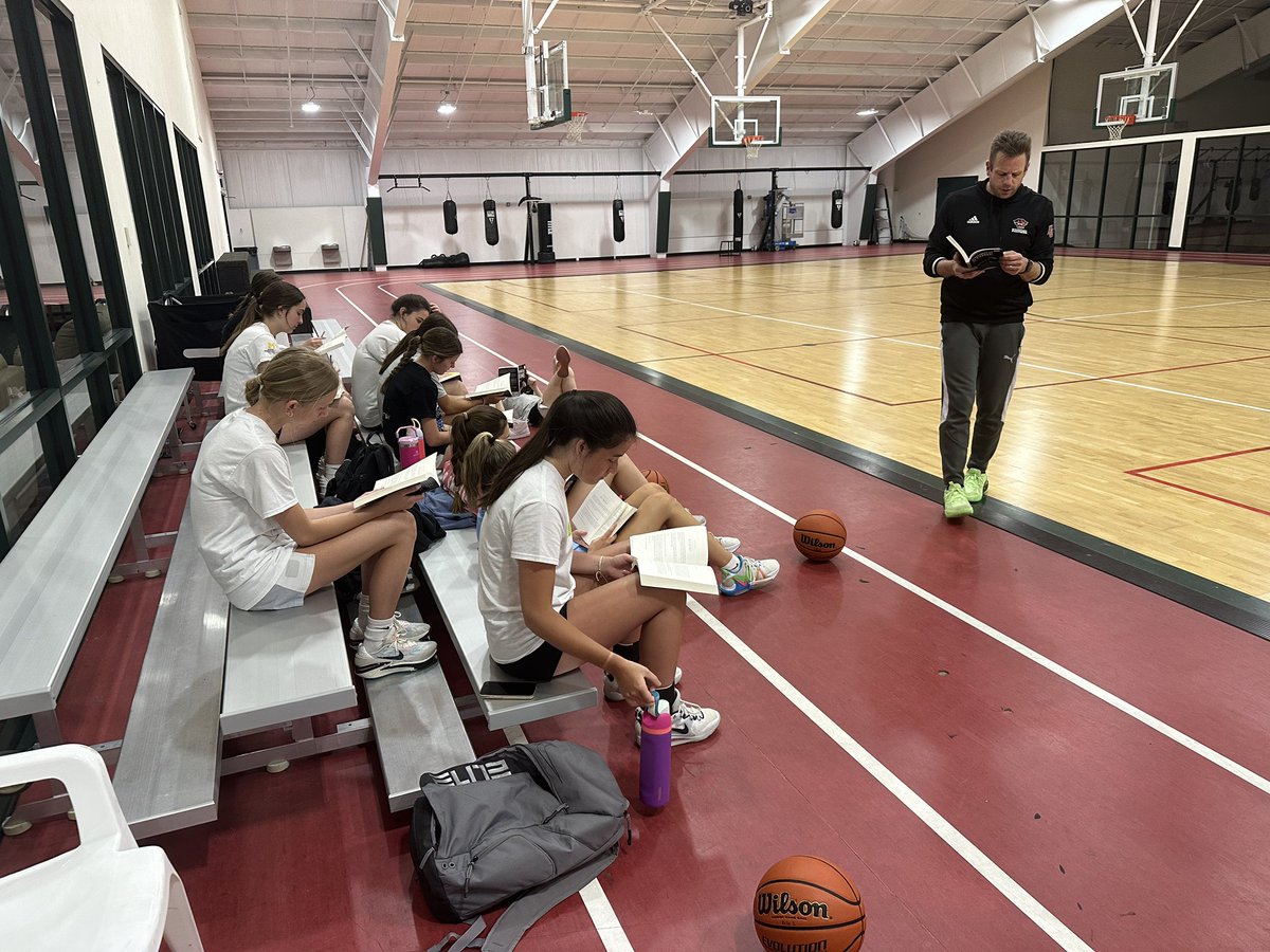 Brain, body, and skills at @TeamSportHouse. This year’s book, Pound The Stone, by @JoshuaMedcalf, is helping us learn grit and perseverance in our pursuit of mastery. Less than a month away from the first tourney!Excited to see these girls come together. 🧠💪🏻🏀 @M_B_A_Bball