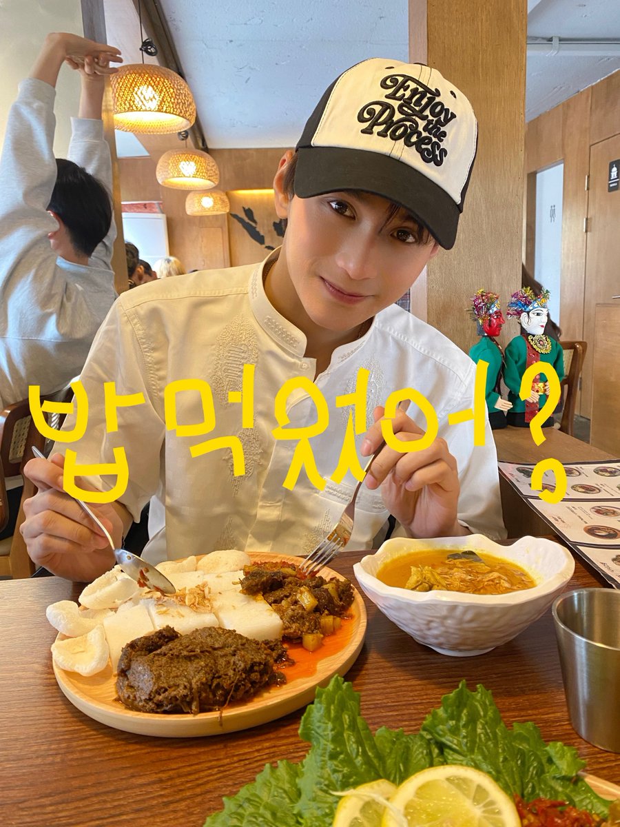 minal aidzin walfaidzin, ges. udah makan apa hari ini? siapa mau rendang?