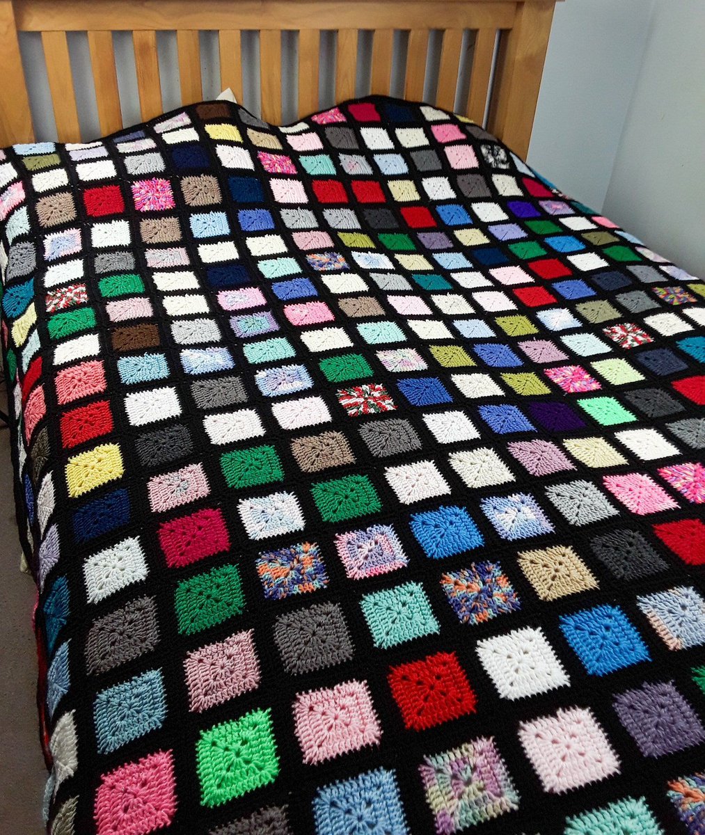 Warm up your home with this king size, hand crocheted, vintage-style granny square blanket. Traditional craftsmanship meets cozy comfort! #handmade #vintagestyle knittingtopia.etsy.com/listing/169323… #knittingtopia #etsy #MHHSBD #craftbizparty #uksmallbiz #shophandmade