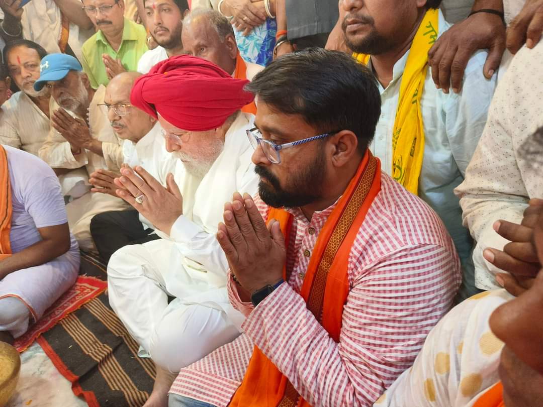 Asansol (West Bengal) BJP candidate @SSAhluwaliaMP Ji visited the Ancient Temple of Maa Ghagarburi and perform worship at the Ghagarburi Kali temple. @narendramodi @AmitShah @amitmalviya @BJP4Bengal #AbkiBar400Par #PhirEkBaarModiSarkar #ModiKiGuarantee