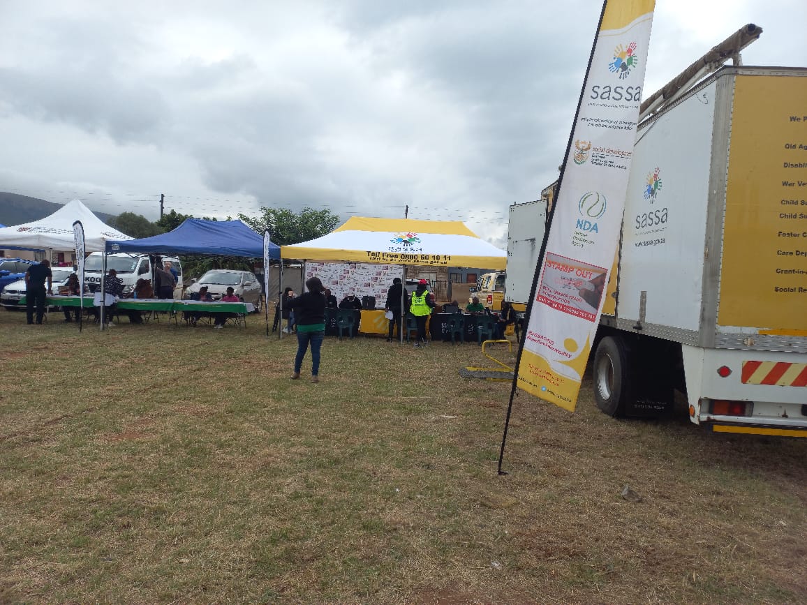 SASSA is rendering services at the North West Provincial Government-led programme of Thuntsha Lerole at Sunway on the outskirts of Brits near Hartebeespoort. The initiative is aimed at confronting critical service delivery issues. @The_DSD @nda_rsa #SASSACARES