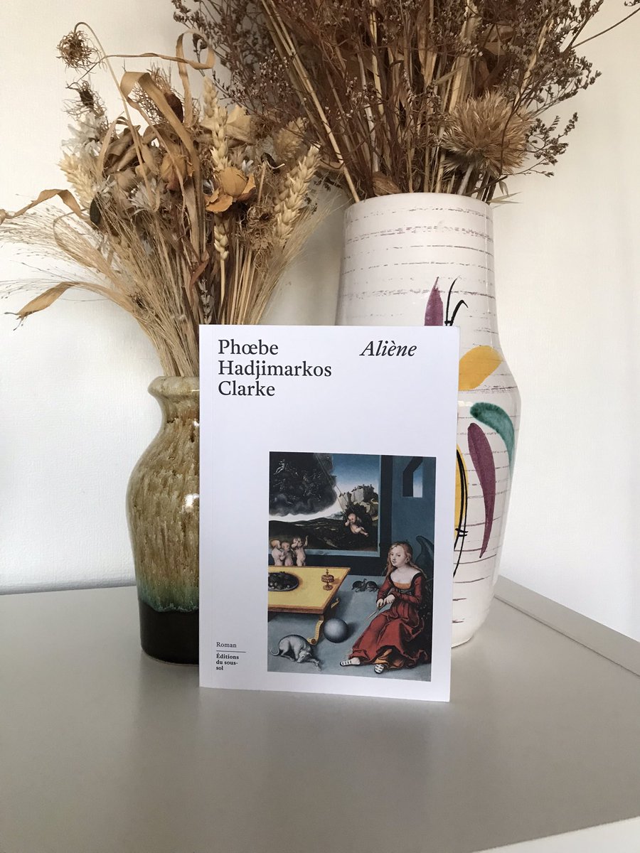 Now reading « Aliène » de Phoebe Hadjimarkos Clarke, roman puissant sur la peur, le rapport à la nature, l’étrange, la violence. Porté par une écriture organique tant elle restitue le vivant, les sensations et les émotions, ce 2ond roman est sur la liste du #PrixDuLivreInter 📚