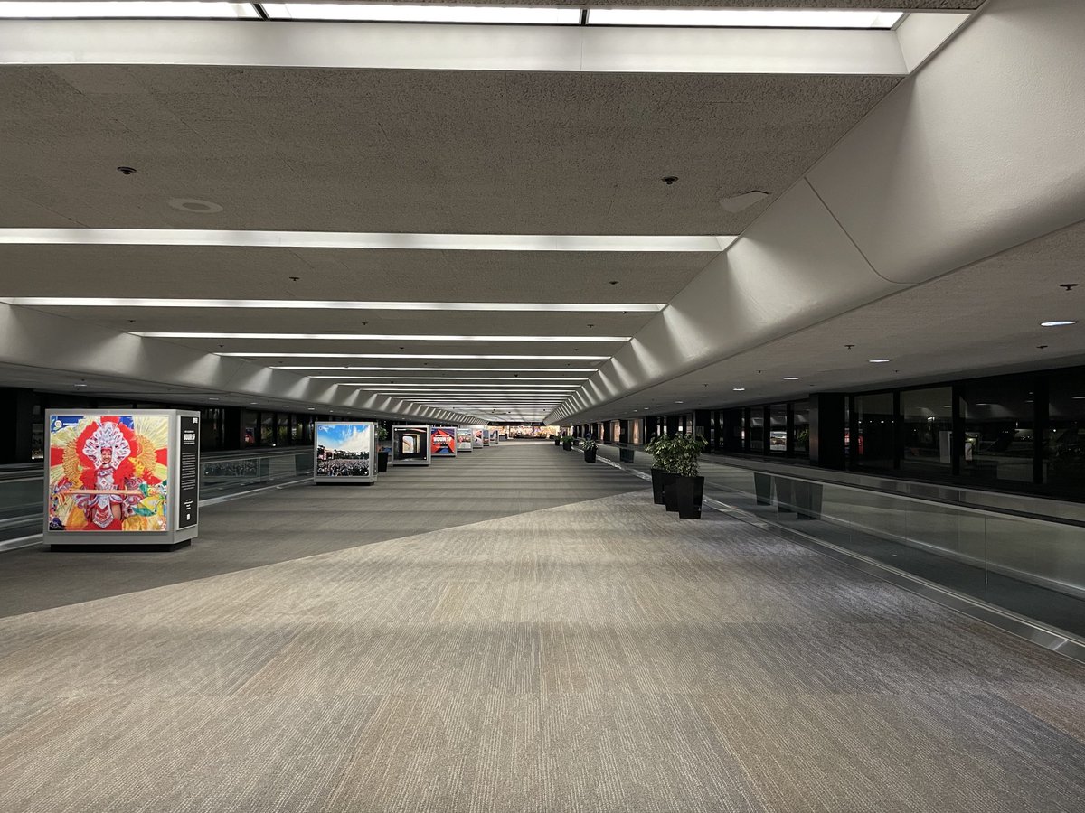 San Francisco airport, 4:20 AM. I have the whole place to myself! #travel #gitwitter ⁦@united⁩