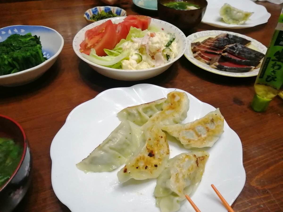 #餃子 (#中華料理) 、ポテト #サラダ と #カツオ の #刺身
(#Gyoza (#chinesefood), potato #salad and #sashimi)
🇯🇵🇨🇳

#料理記録 #日本食 #夕食 #Twitter家庭料理部 #おうちごはん #お腹ペコリン部 #健康食品 #asianfood #Dinner #japanfood #HealthyEating