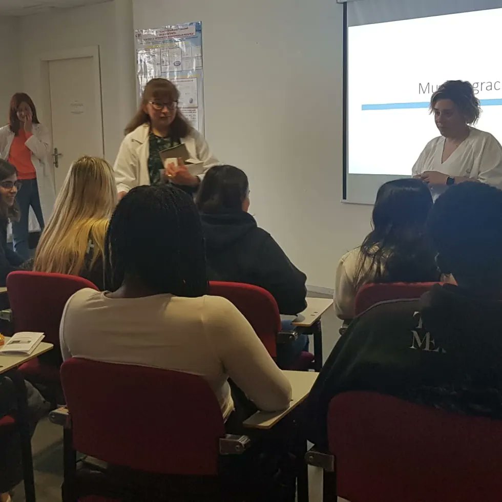 Los alumnos de 1°de Farmacia han visitado el Centro de Salud La Rivota para conocer los servicios que ofrecen, gracias a todo el personal, sois fantásticos #pradoemprende #cslarivota