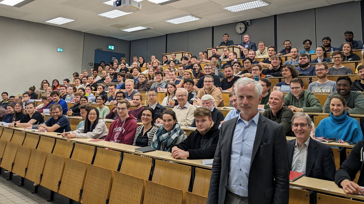 We haven´t seen our lecture that filled in a while! 🤯 We were honored to have Eric Jacobsen as our guest with an inspiring talk about the meaning of privileged catalysts and how flexibility can beat rigidity. 👏🏽👏🏽 @JacobsenGroup @HarvardCCB @chem_pharm_ms