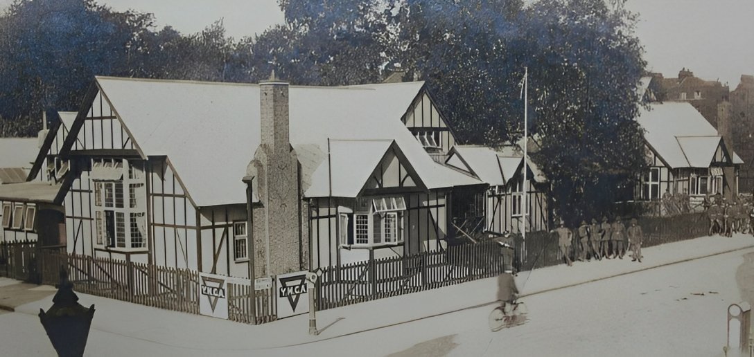 In 1916 the Shakespeare Hut opened on the grounds of what is now LSHTM’s Keppel Street site. It was a YMCA hut created as a 'home away from home' for Anzac soldiers to rest, recover and be entertained when they were on leave during WWI. #ArchiveBuildings #Archive30