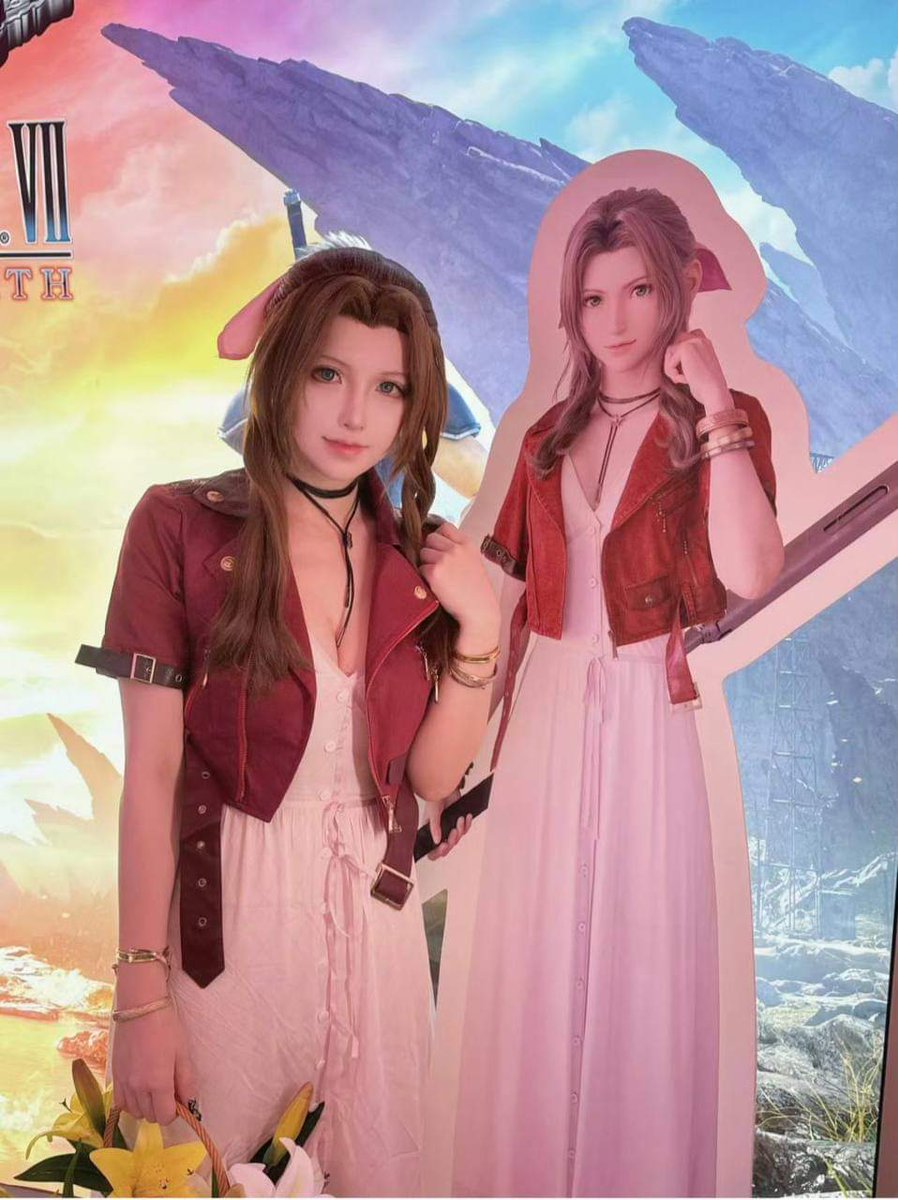 Found in a Chinese app. A perfect Aerith cosplayer! I thought she was a stand at first glance lol