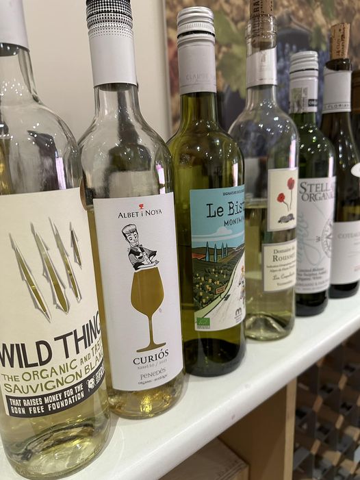 Time to taste some wines ... all organic of course ♻️ Cheers to a great weekend ahead!