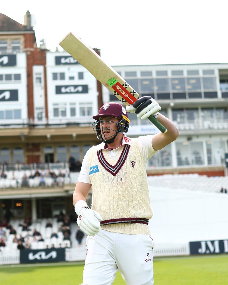 Hundred up! 💯

Somerset off to a solid start, 106/1 from 25 overs 

🏏 Lammonby 63*
🏏 Renshaw 33*

#SURvSOM
#WeAreSomerset