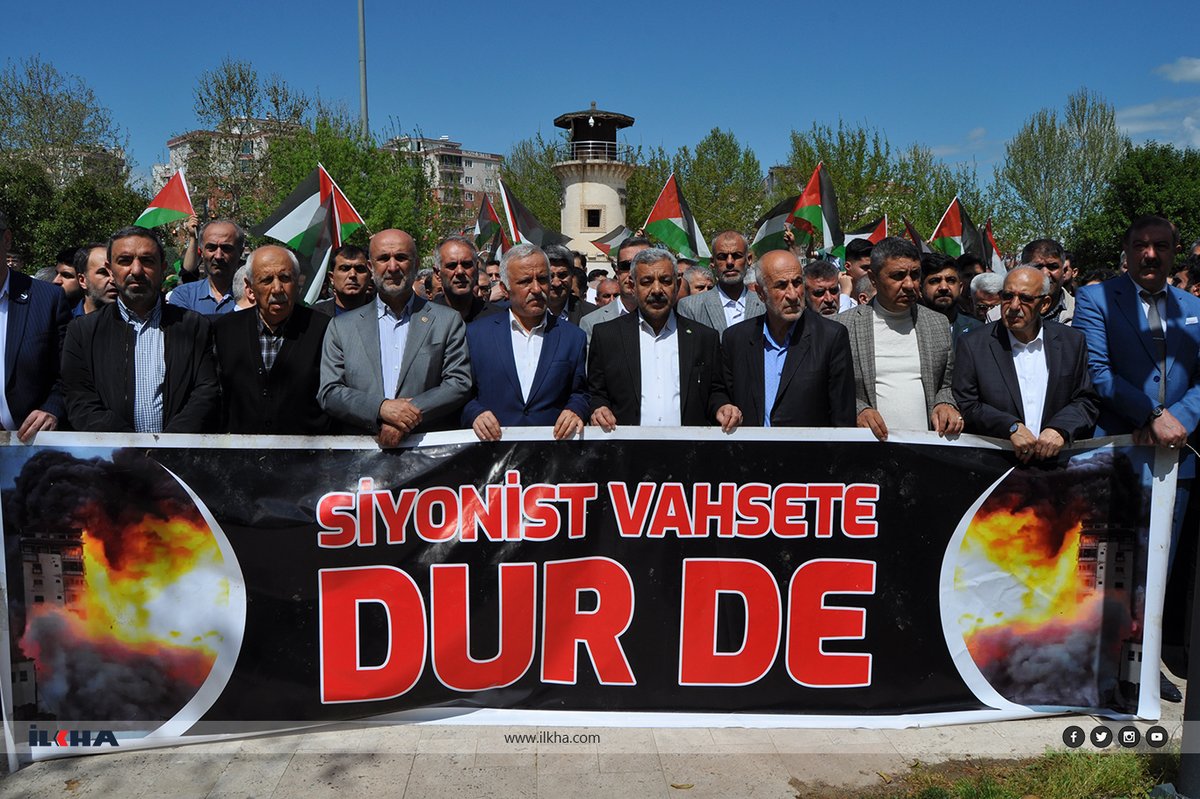 Heniyye ailesi ve Gazze şehitleri için gıyabi cenaze namazı kılındı, açıklama yapıldı

ilkha.com/filistin/heniy…