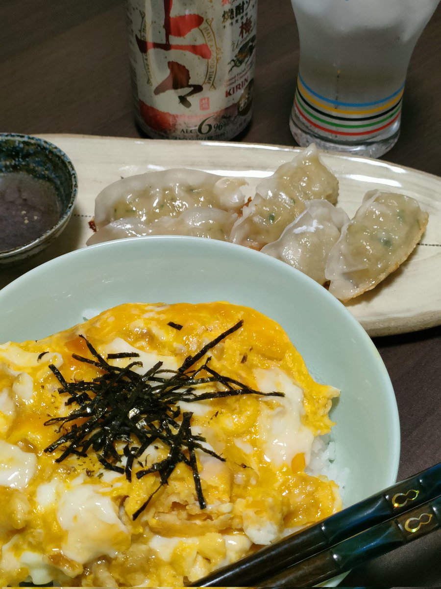 ＃夕ごはん　＃夕飯　＃金曜日 #焼き餃子 　＃あま玉子丼 ＃キリン上々🍻 いただきます✨ あま玉子丼👍 もうちょっとで ＃名探偵コナン　＃紺青のフィスト　楽しみ いい夜をお過ごし下さいね。 🍻🍻 明日も暑そうなので ゆっくり休みましょう。 ＃ウェザーニュース