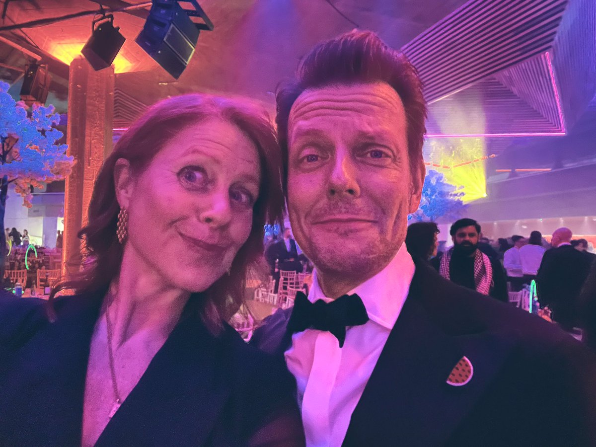 I mean…the picture says it all. Lovely to meet you @SamLakeRMD and congrats again for a great night at @BAFTAGames for #AlanWake2. Woo!! 🍉💕