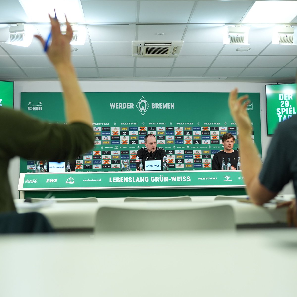 Ole #Werner zur Leverkusener Siegesserie : 'Wir spielen gegen die beste Mannschaft Deutschlands, das ist unstrittig. Auch wenn sie ewig nicht verloren haben, gehen wir in das Spiel, um einem großen Favoriten wie Leverkusen wehzutun und unsere Chance zu suchen.' #Werder #B04SVW