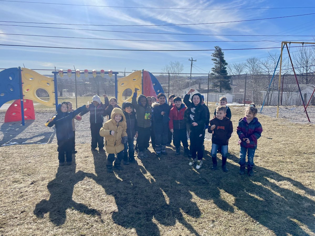 MrsMilleyGrOne's tweet photo. Well, it appears that SPRING has (finally) SPRUNG. My Grade Ones are so excited to see grass on our play yard this morning and the hunt for living things continues! ☀️🌱🪱 @LarkhallAcademy @NLSchoolsCA https://t.co/0xcjI30MGT