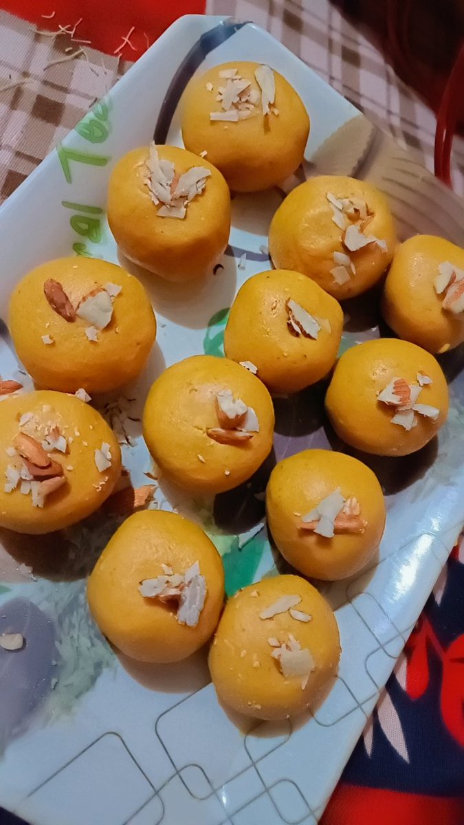 Besan ke laddu bnayi hu..😋😋

Kis kis ko pasand hai ye 😍