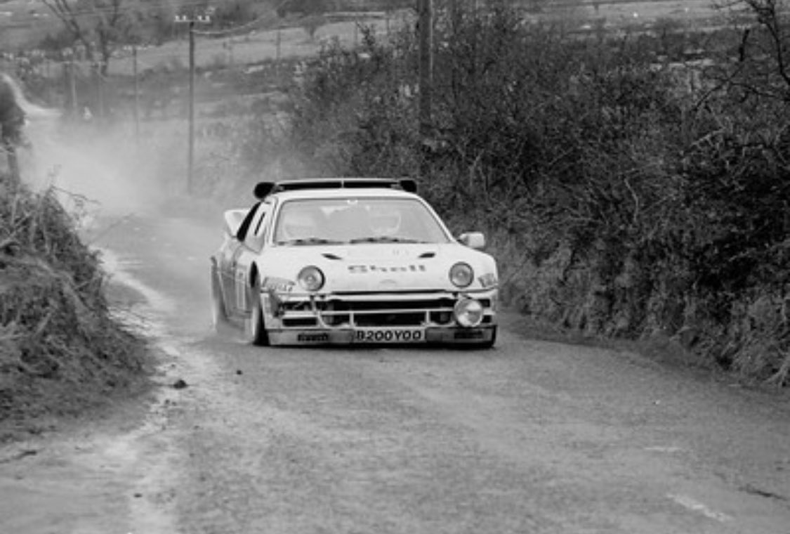 1986 Rothmans Circuit of Ireland Car 17 Kalle Grundel & Benny Melander in their Ford RS200. The crew came across two boys who were on the road resulting in one being hit. He had chest and leg injuries. SS21 Geneva Barracks - 21.14 km Puncture damage 📸 Colin @OfficialWRC