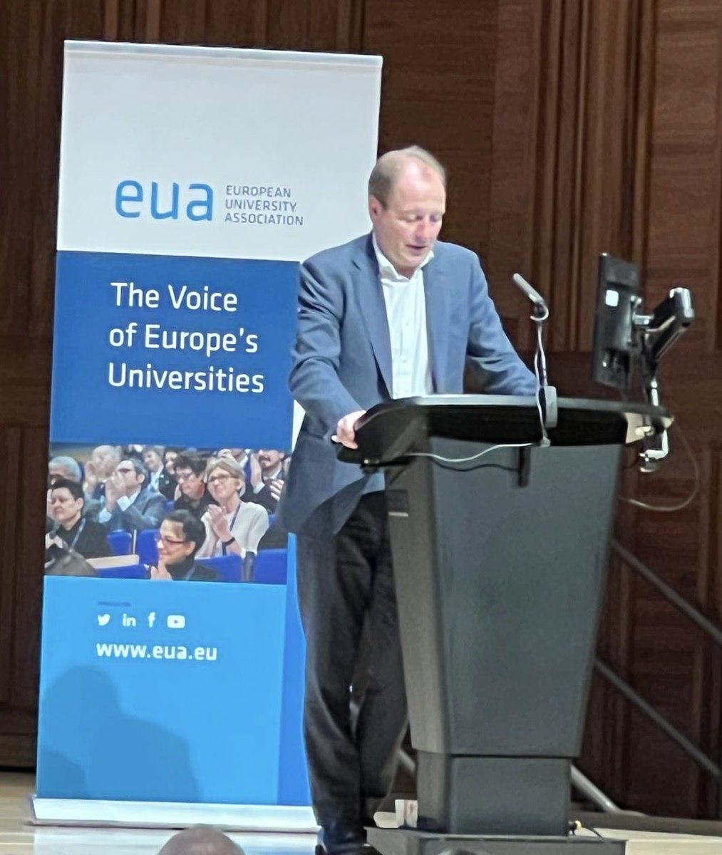 Professor Paul Boyle ⁦@SwanseaUni⁩ closing comments at #EUA2024AnnualConf ⁦@euatweets⁩ Diolch ~Thank you for coming to Swansea and to 🏴󠁧󠁢󠁷󠁬󠁳󠁿