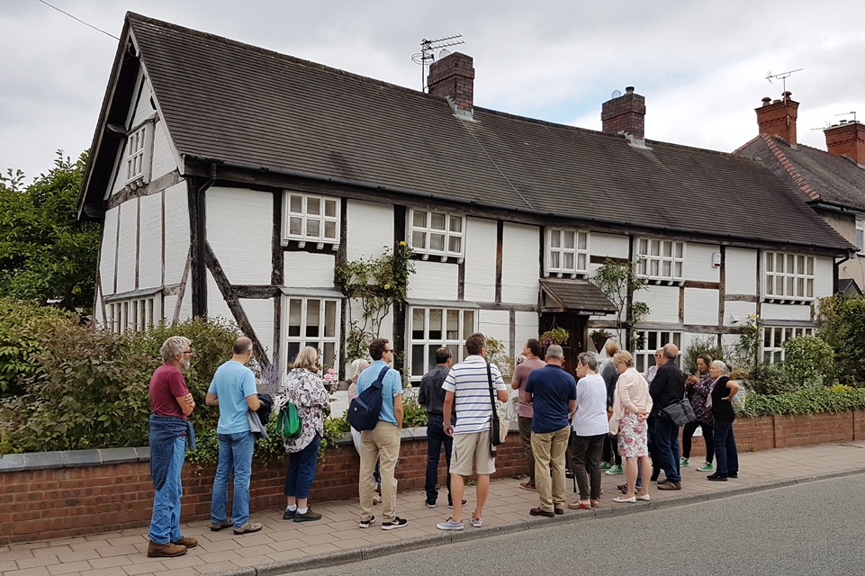We have guided walking tour of #Nantwich's historic Welsh Row on Sat 13 Apr, starting from the Museum at 11am. £6, please book in advance at nantwich-museum.arttickets.org.uk/nantwich-museu…, phone 01270 627104 or call in to our shop, open 10.00-16.00 @nantwichnews @NantwichTC @LocalCheshire