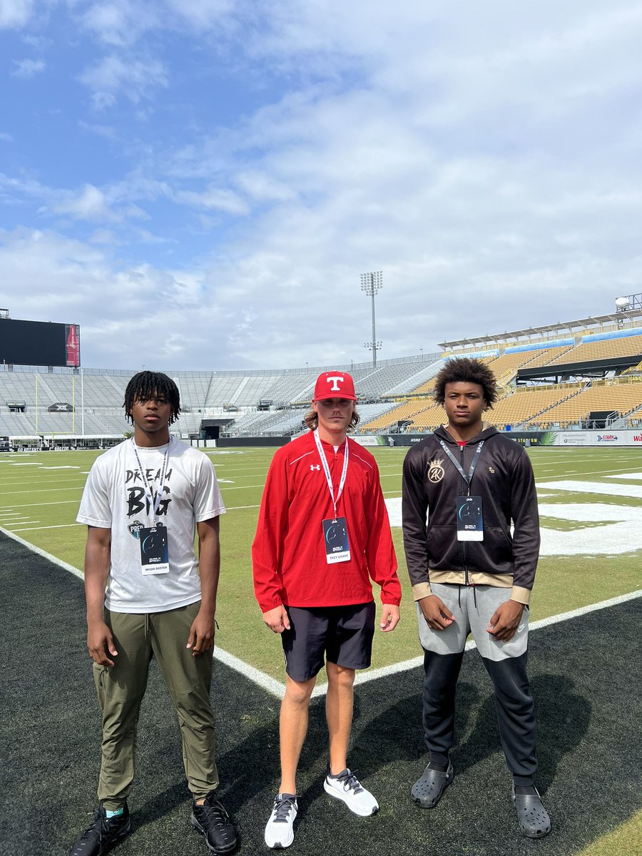 Shoutout @UCF_Football for having @FootballTavares @izayia_williams & @micah_doster out to watch the Knights prep for tonight’s Spring Game ⚔️ @UCF_Recruiting @CoachHand @CoachTedRoof @CoachHinshaw @CoachGusMalzahn @BlaylockAndrew @CoachAlexMathis @DanLaForestFB @larryblustein