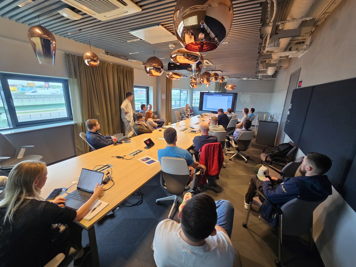"Revolutionizing Content Management with #SharePoint Premium: Unlocking AI-Powered Experiences" by Marco Rocca. 🩵 He's shining bright with his session at #CollabDaysPL!