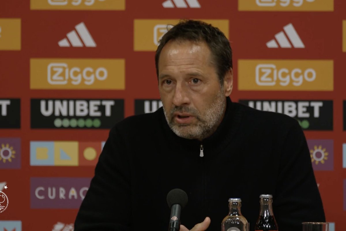 🗣️ - Van 't Schip: 'It's completely logical that the group of fans awaited us after the game vs Feyenoord. These people are a family together and live for Ajax. The result hurts me personally too, I am a fan of this club too.'