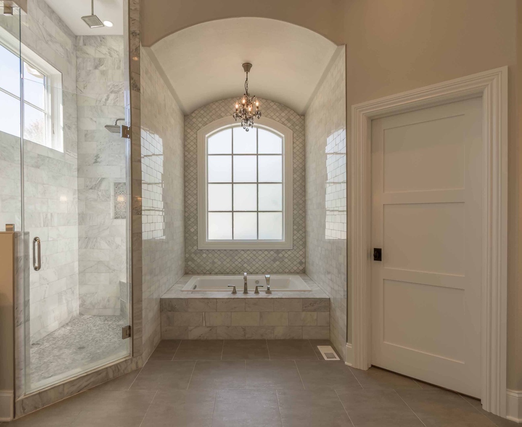 Texas-sized dreams come true in this Elegant Estate bathroom.

See more design ideas by clicking the link in my bio! ➡️
🔗 linkin.bio/1212architects

 #dreamhome #luxuryhomes 
#EveryDesignTellsAStory #LetUsTellYourStory #1212Architects