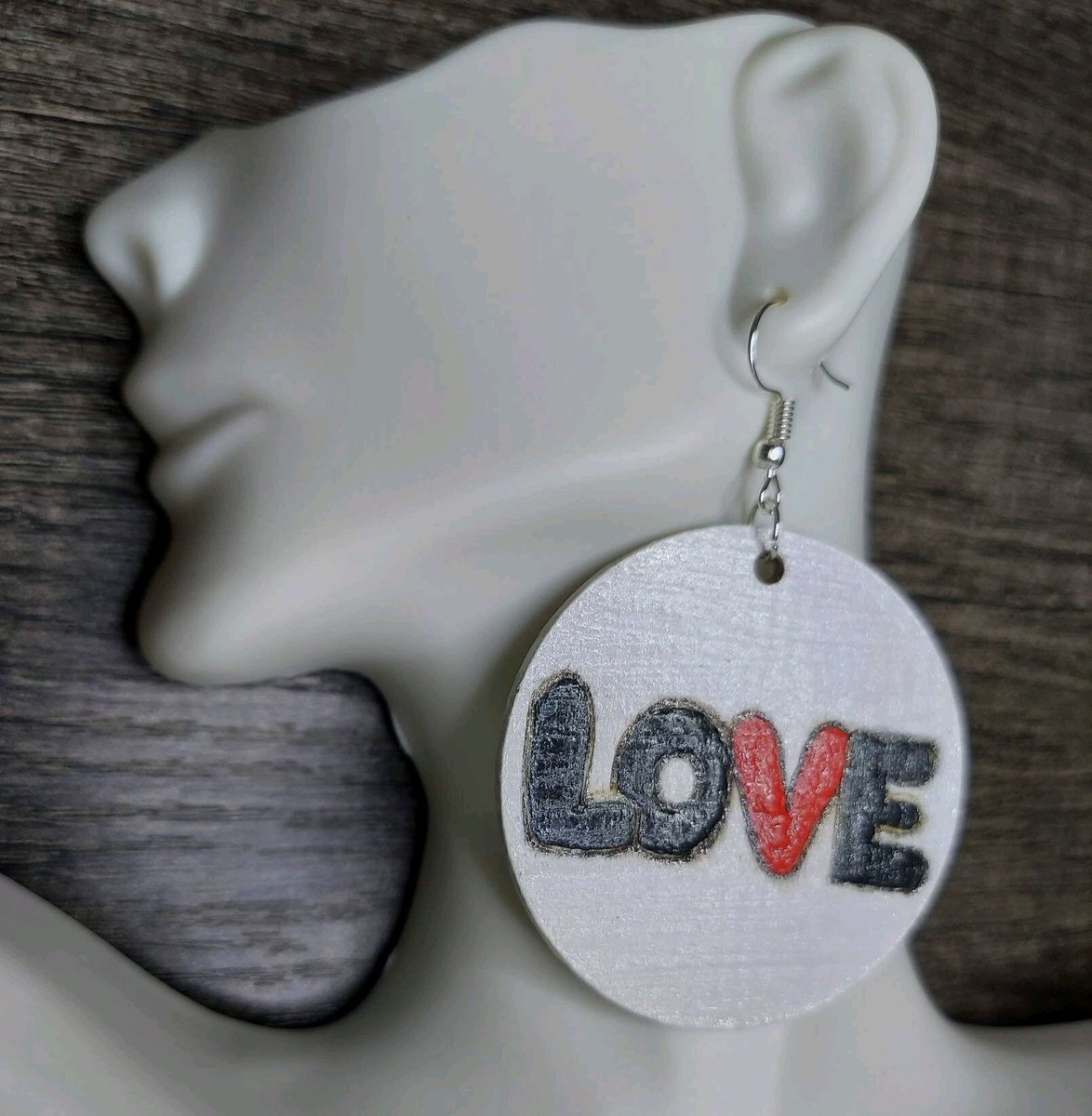 Check out these statment making #handmade grafitti style #love earrings in my #etsy shop. 💕 #HOL1980

houseoflaurelle1980.etsy.com/listing/118198…

#handmadeshop #handmadeearrings #etsyshop #shopsmall #giftidea #fashionista #gift