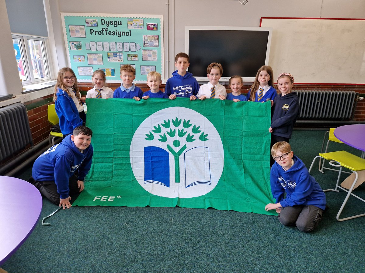 Just before the Easter holidays we had a school visit and were successful in renewing the Eco Schools Platinum status for a 4th time 🌍♻️💚 Cyn y gwyliau Pasg cafon ni ymweliad ysgol ac roedden ni yn llwyddiannus yn adnewyddu statws platinwm eco ysgolion am y 4ydd tro 🌍♻️💚