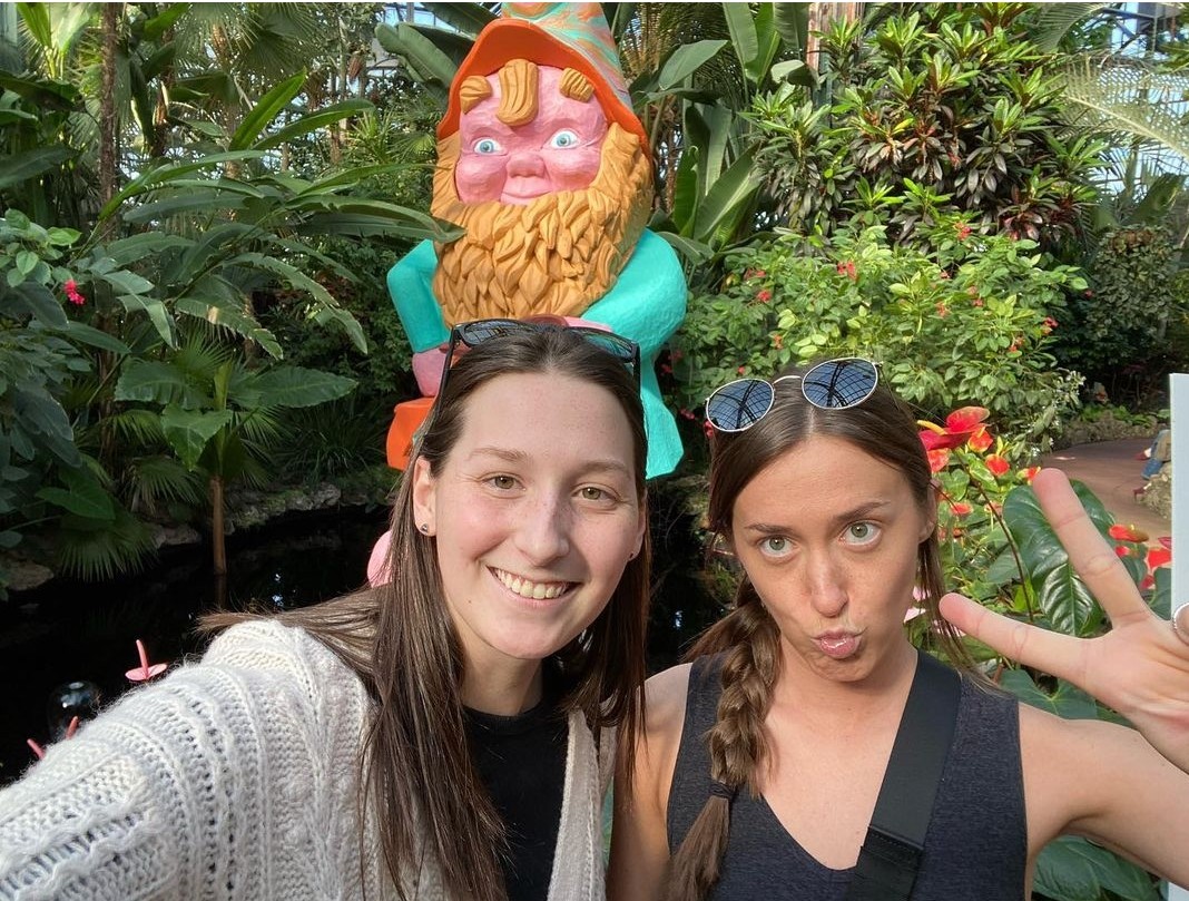 Congrats to Taylor K., our March #sweetgnomeselfie winner! Taylor won tickets to our 'Meet the Artists' after hours event and two gnomes of her own. Stop in to enjoy beautiful blooms, snap your own selfie, & participate in our fu activities. Reserve tix: ow.ly/jaK250R7OfN