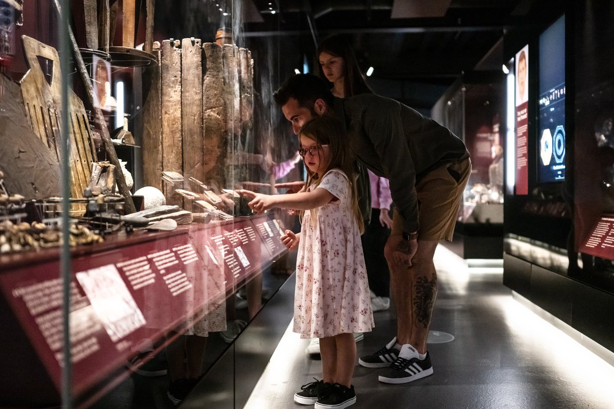 What's On this weekend at @PHDockyard? 👇 🤿 Challenger Trail at @NatMuseumRN 🐙 Generate your own AI sea creature 🐭 Easter trail at Explosion Museum 🏴‍☠️ Jolly Rogers at the Submarine Museum 🔎 Plus HMS Warrior, The Mary Rose Museum, HMS Victory and so much more!