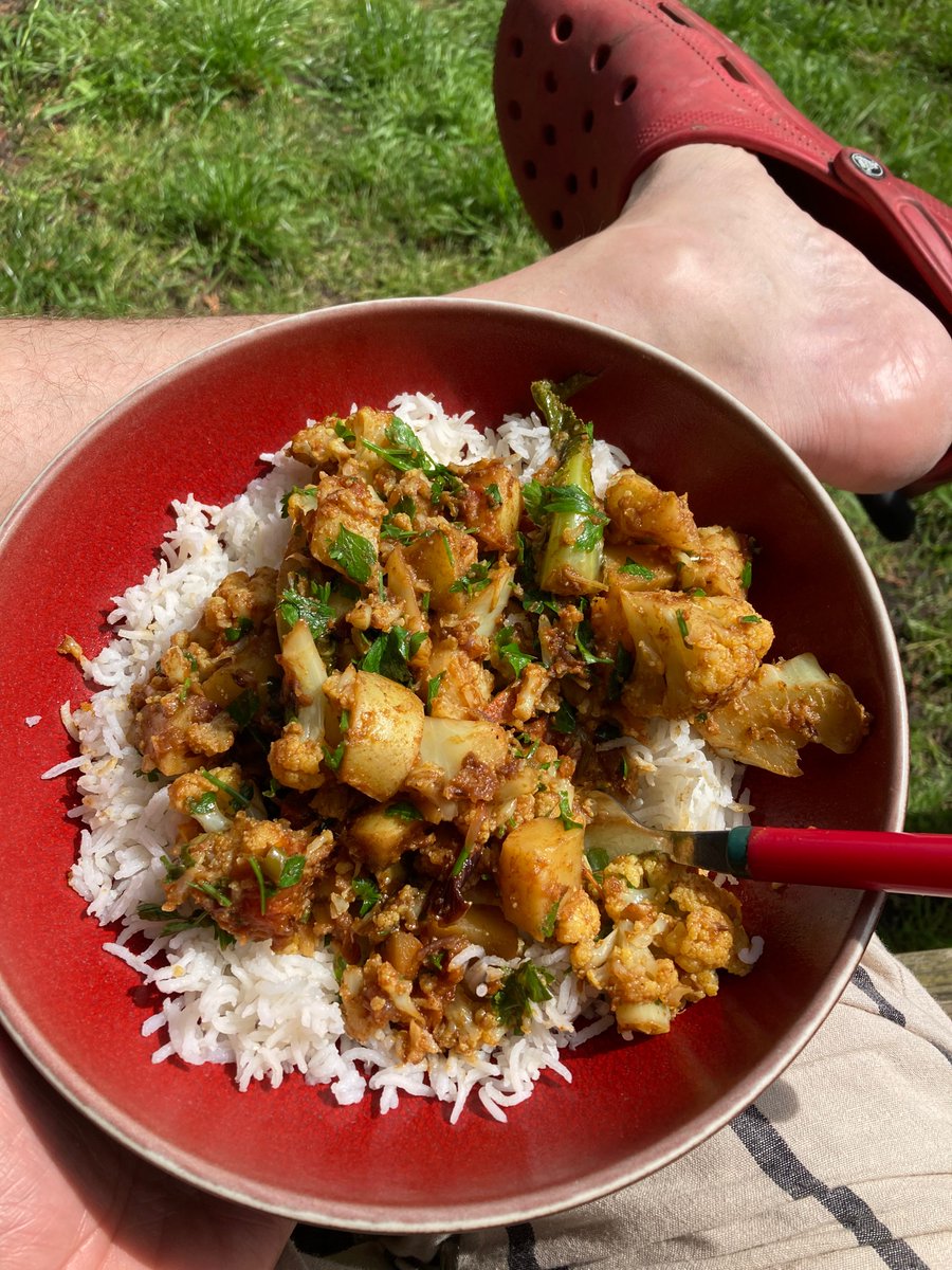 Al fresco Pakistani cauliflower and potato deliciousness.