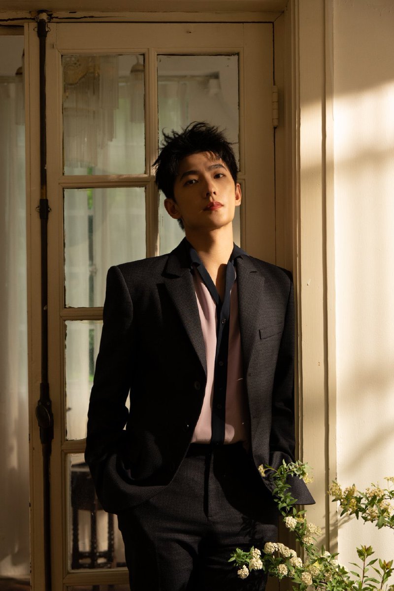 MelodyYang0909's tweet photo. หล่อออออมากกกกก มองแล้วทำไมเขินจัง

#ValentinoYANGYANG 
YangYang ValentinoDiVas https://t.co/oB8gs7eoZP