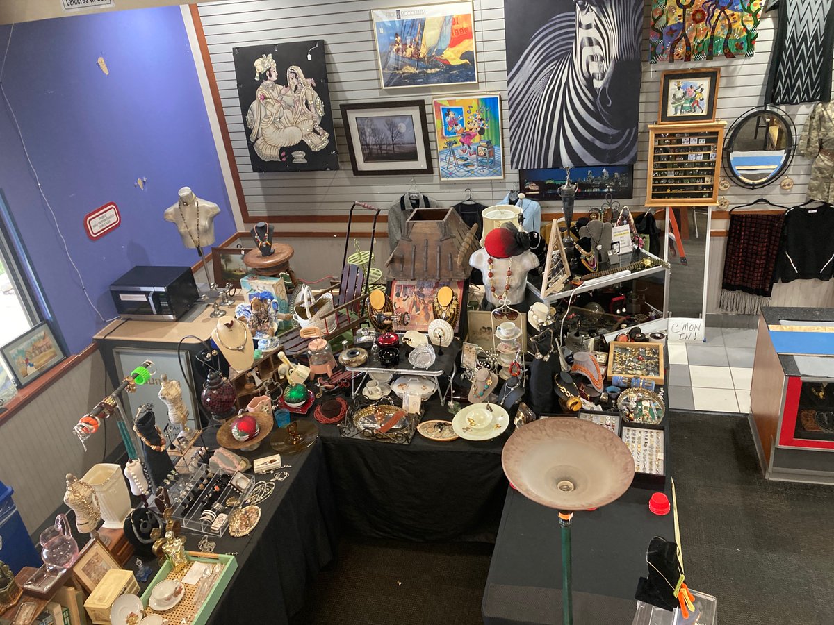 All Types Of Collectibles and Sterling Silver Charms Of Any Kind Right Up Front At The Berwyn Indoor Vintage Market, 270 Swedesford Road, Berwyn, PA Every Sat & Sun, 9AM - 4PM. 
philafleamarkets.org
#Philafleamarkets #philly #berwyn #vintage #antiques #collectibles