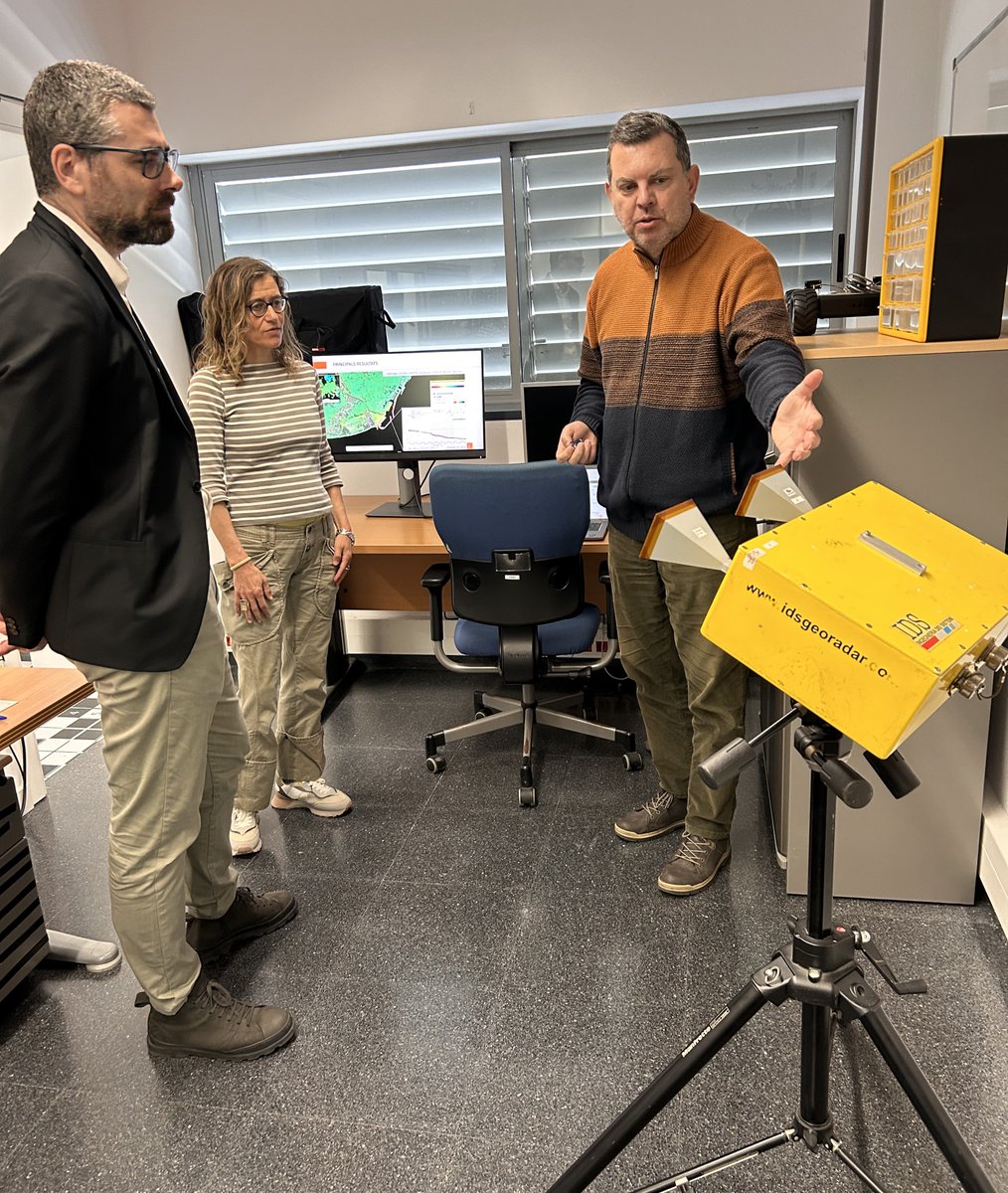 Agraïm sincerament la visita i oportunitat de compartir visions i reptes tecnològics amb els representants del Departament de @territoricat, en Marc Darder (cap del Gabinet Tècnic) i la Júlia Rubert (responsable d’Impuls a la Innovació i la Recerca). @iCERCA