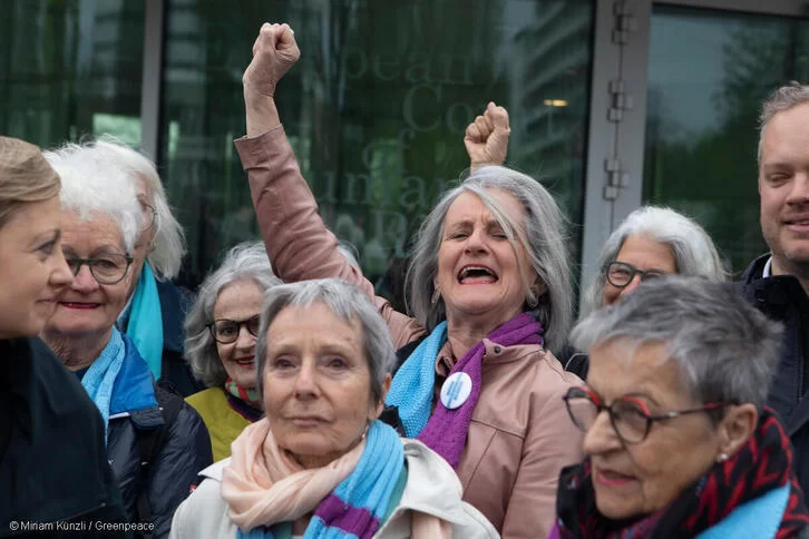 Des femmes âgées font condamner la #Suisse pour inaction climatique #climat mediabask.eus/fr/info_mbsk/2…
