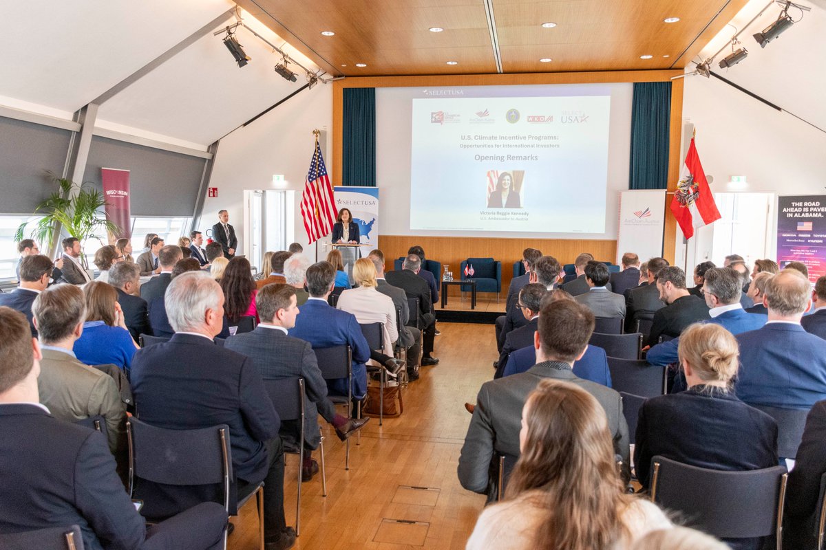 🌎🌳🌏 So glad to meet 🇦🇹 investors interested in the latest new climate programs benefiting both the environment and our economies. Representatives from @ENERGY and @SelectUSA previewed resources available thanks to the Inflation Reduction Act.