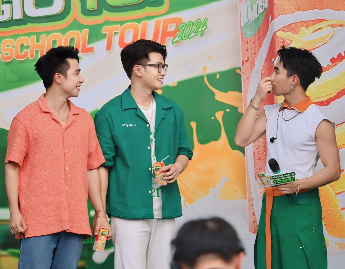 dahaph94's tweet photo. 🫶🏻

✐ #ninhduongstory ✎  Yomost school tour
      𖦹 #nguyentungduong #amiuoi
      𖦹  #ninhanhbui                           ©️onpic https://t.co/HHUHJnitpi