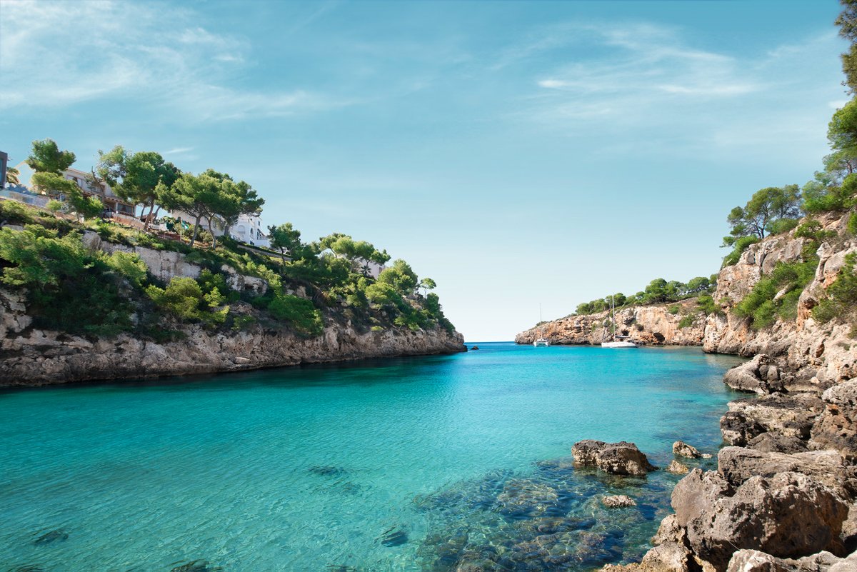 Can't get enough of tapas, paella and playas? 🥘🏖️ We understand! That's why we increased our seat capacity to Spain for 2024 to almost 100 different routes in total. Our top 3: Mallorca, Barcelona and Malaga. What's your favourite destination in Spain? 🇪🇸 eurowin.gs/3VW2RO5